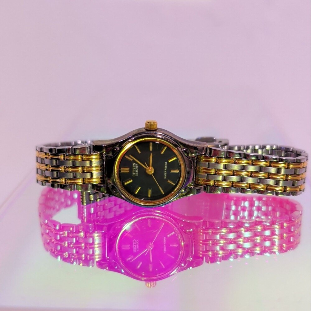Vintage Citizen Quartz Women’s Watch Two Tone Black Dial Bracelet 5930